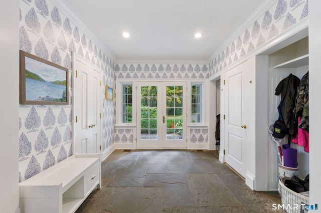 758 Smith Ridge Road, New Canaan, CT 06840