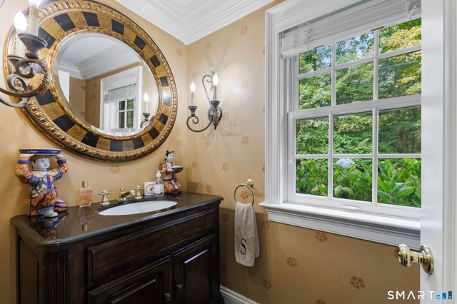 758 Smith Ridge Road, New Canaan, CT 06840