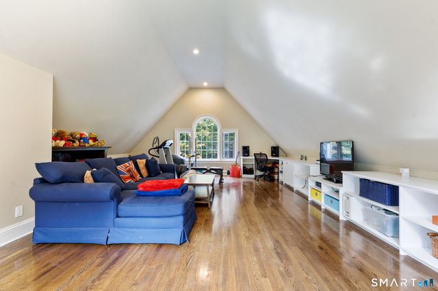 758 Smith Ridge Road, New Canaan, CT 06840