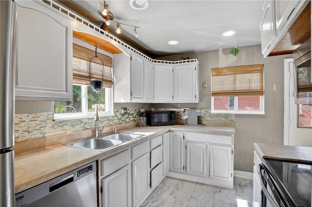 6094 Library Rd, Bethel Park, PA 15102