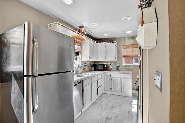 6094 Library Rd, Bethel Park, PA 15102