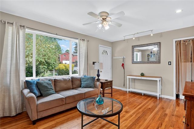 6094 Library Rd, Bethel Park, PA 15102