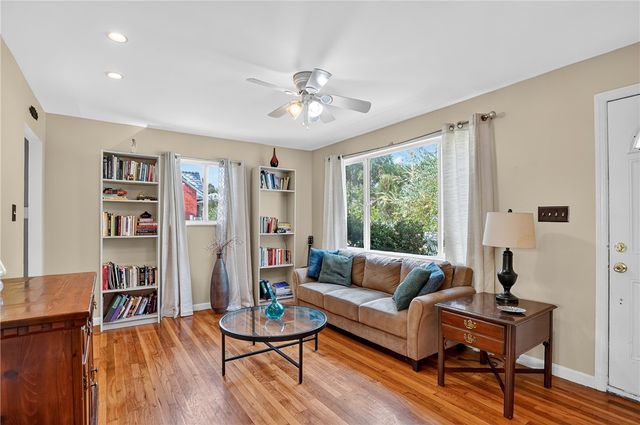 6094 Library Rd, Bethel Park, PA 15102