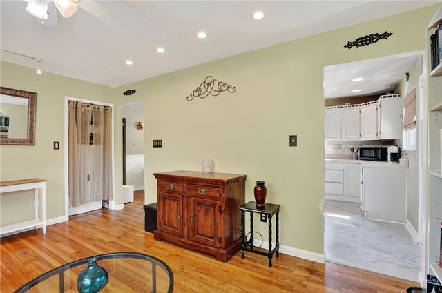 6094 Library Rd, Bethel Park, PA 15102