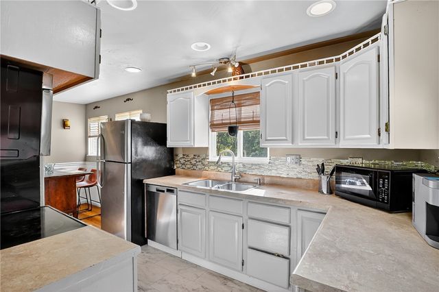 6094 Library Rd, Bethel Park, PA 15102