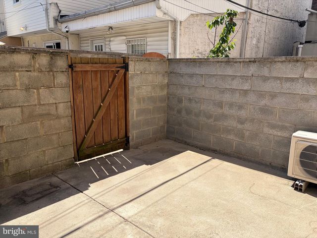 1007 S 7TH ST, Philadelphia, PA 19147