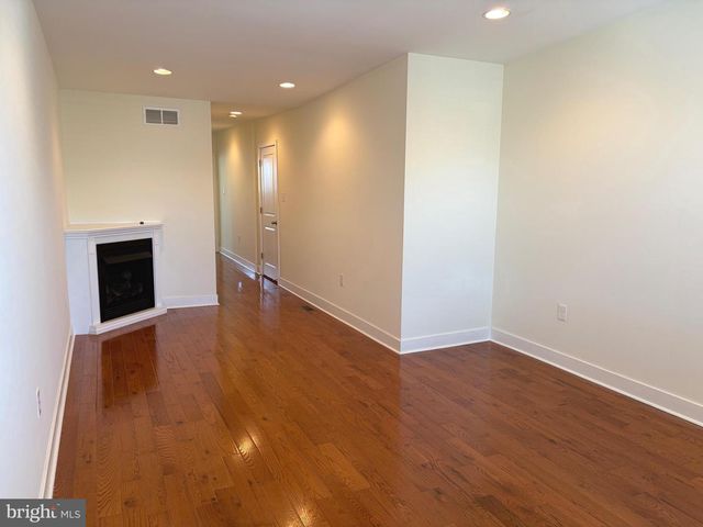 1007 S 7TH ST, Philadelphia, PA 19147