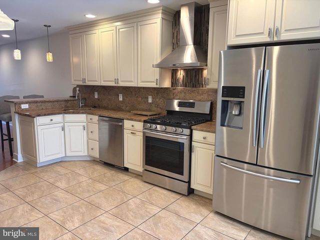 1007 S 7TH ST, Philadelphia, PA 19147