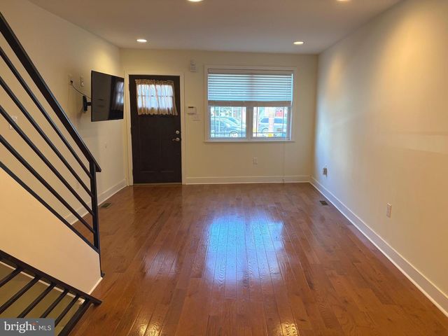 1007 S 7TH ST, Philadelphia, PA 19147