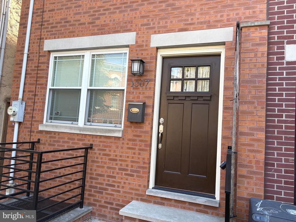 1007 S 7TH ST, Philadelphia, PA 19147