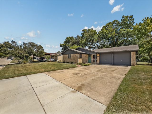 703 Whitener Road, Euless, TX 76040