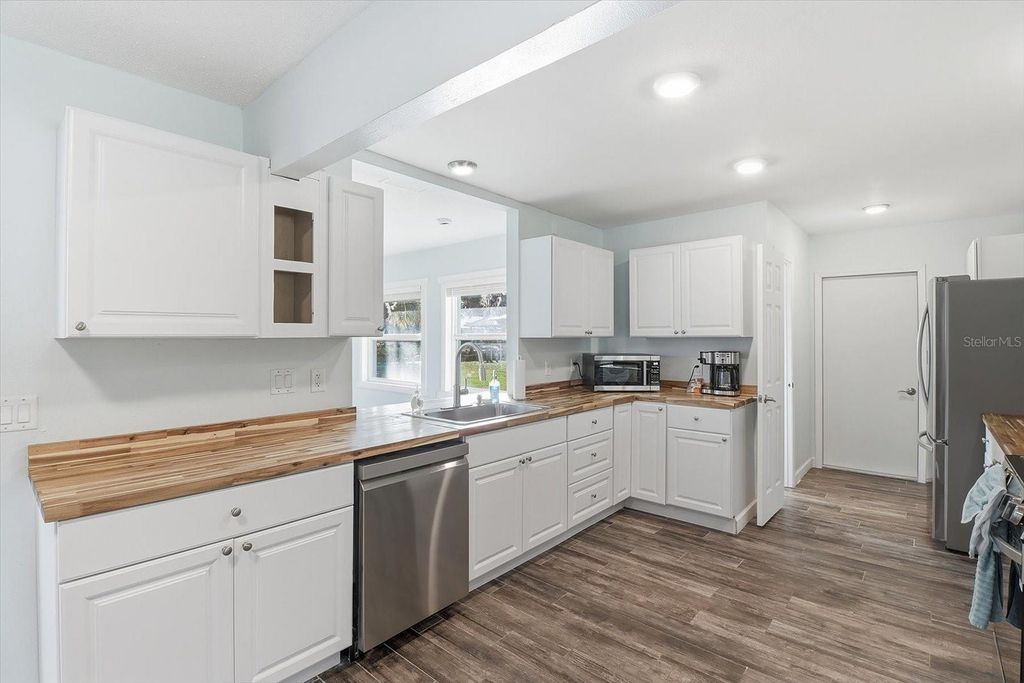 Image 12 of property listing at 3619 N SUWANNEE POINT, Crystal River, FL 34428