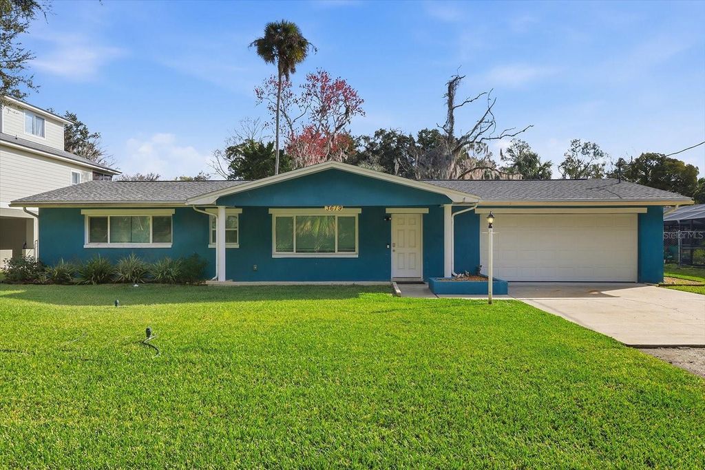 Image 4 of property listing at 3619 N SUWANNEE POINT, Crystal River, FL 34428