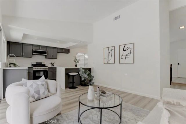 3256 N Frederic, Burbank, CA 91504