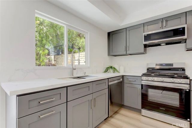 3256 N Frederic, Burbank, CA 91504