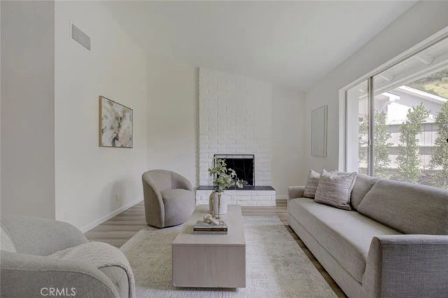 3256 N Frederic, Burbank, CA 91504