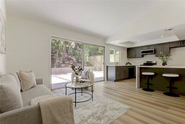 3256 N Frederic, Burbank, CA 91504