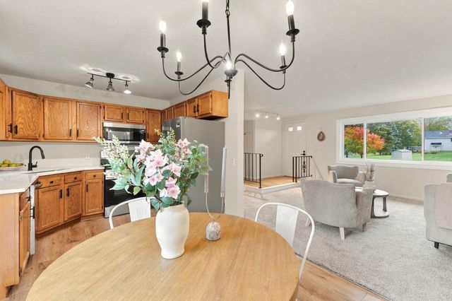 2613 Wimbledon Drive, Woodbury, MN 55125