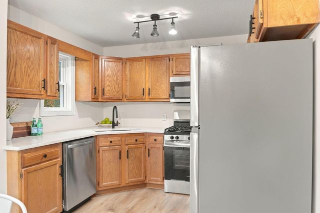 2613 Wimbledon Drive, Woodbury, MN 55125