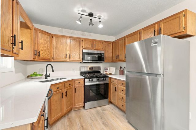2613 Wimbledon Drive, Woodbury, MN 55125