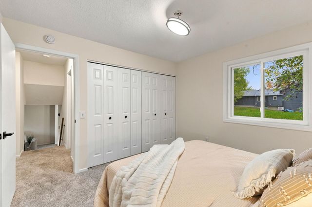 2613 Wimbledon Drive, Woodbury, MN 55125