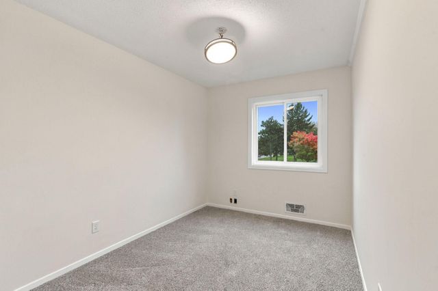 2613 Wimbledon Drive, Woodbury, MN 55125