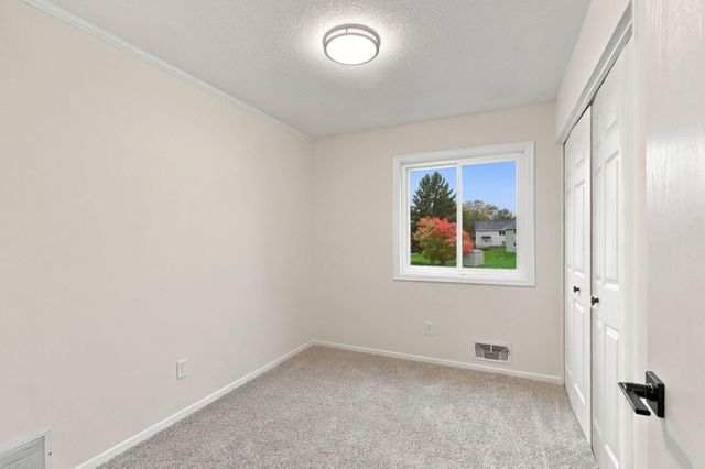 2613 Wimbledon Drive, Woodbury, MN 55125