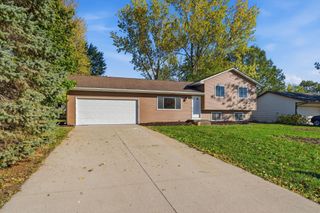2613 Wimbledon Drive, Woodbury, MN 55125