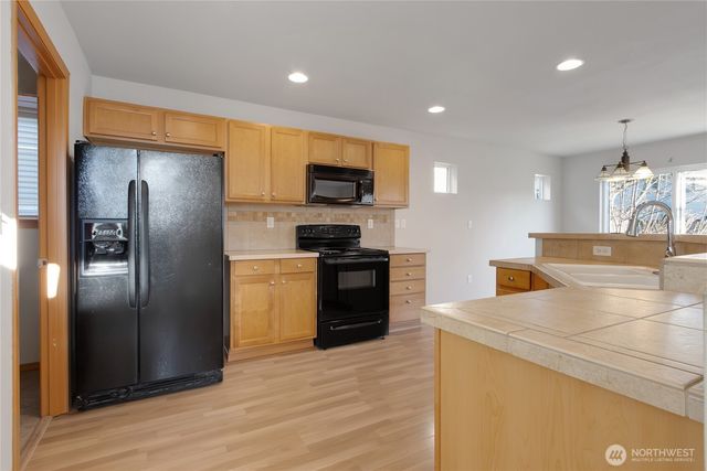 18629 115th Avenue E, Puyallup, WA 98374