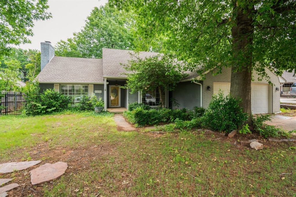 1404 W Folkstone Road, Edmond, OK 74034