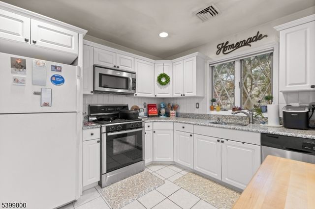 36 Willow Way, Wanaque Boro, NJ 07465