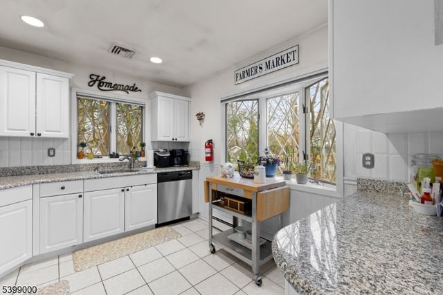 36 Willow Way, Wanaque Boro, NJ 07465