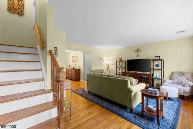 36 Willow Way, Wanaque Boro, NJ 07465