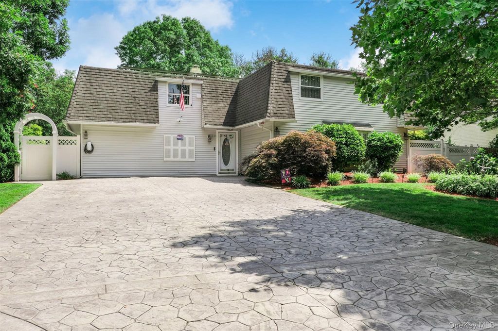 17 Sundial Lane, Bellport, NY 11713 — exterior