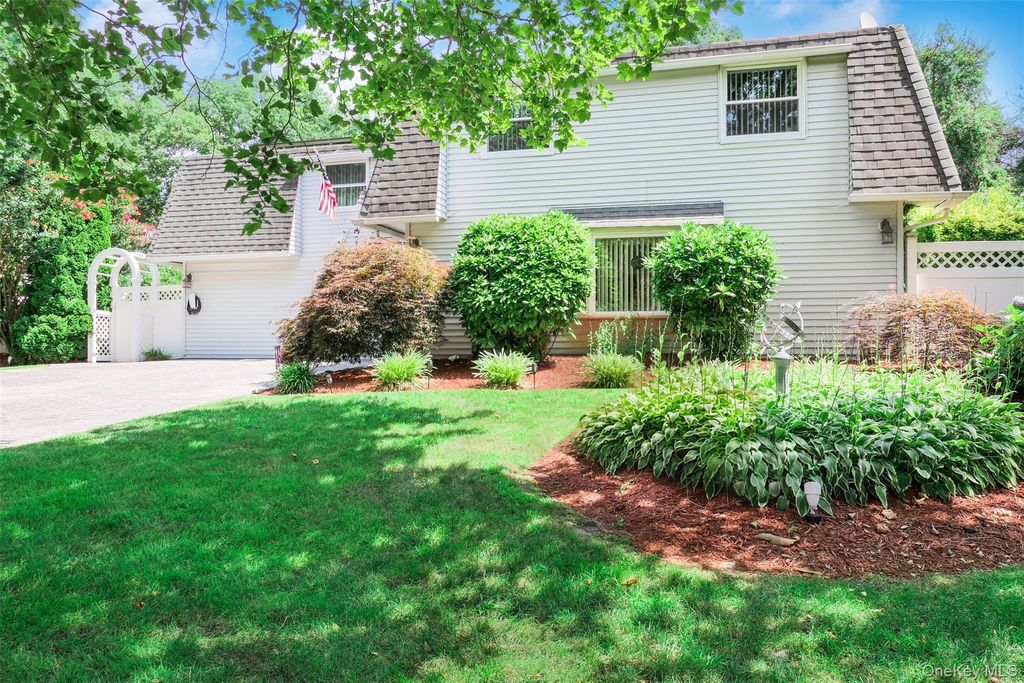 17 Sundial Lane, Bellport, NY 11713 — photo 2