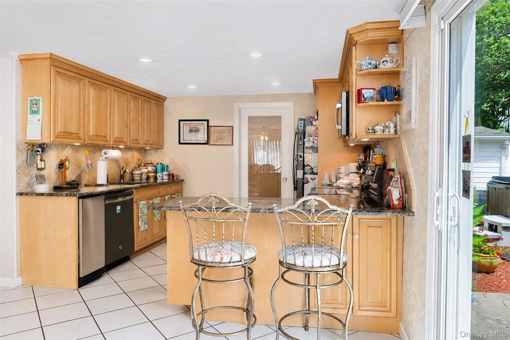17 Sundial Lane, Bellport, NY 11713 — photo 5