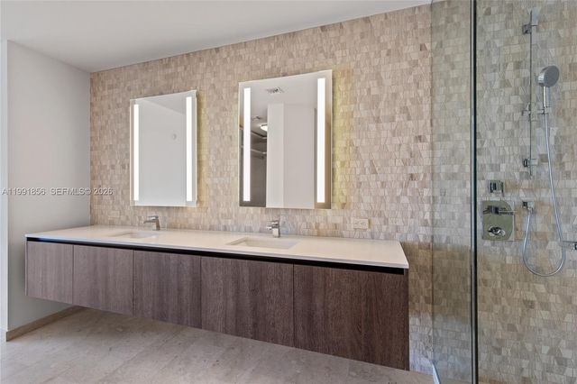 88 SW 7th St 904, Miami, FL 33130