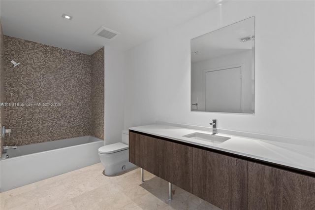 88 SW 7th St 904, Miami, FL 33130