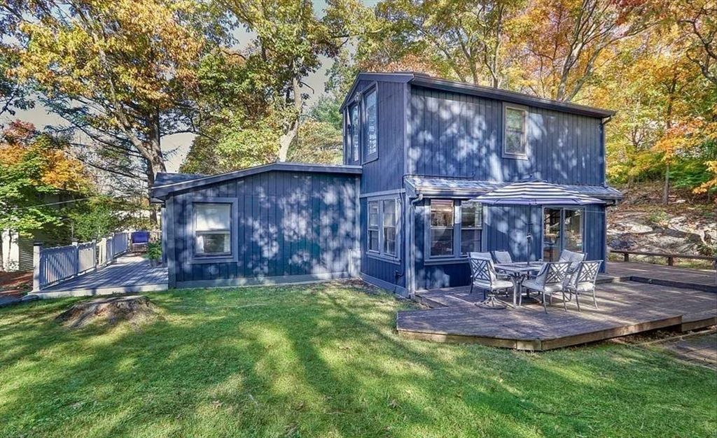 7 West St, Melrose, MA 02176