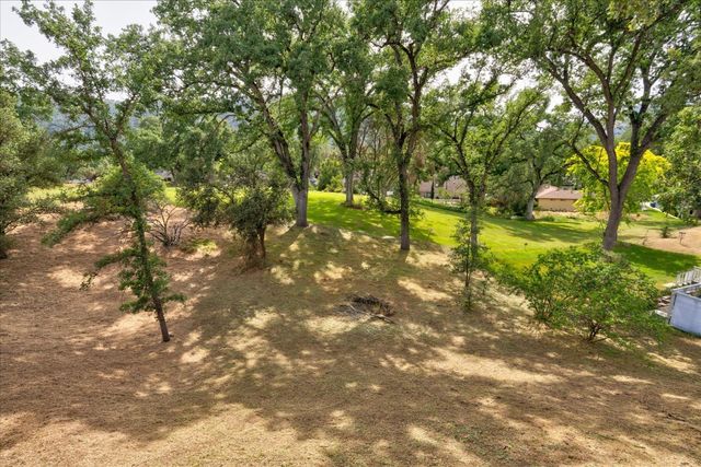 40828 Goldside Dr, Oakhurst, CA 93644