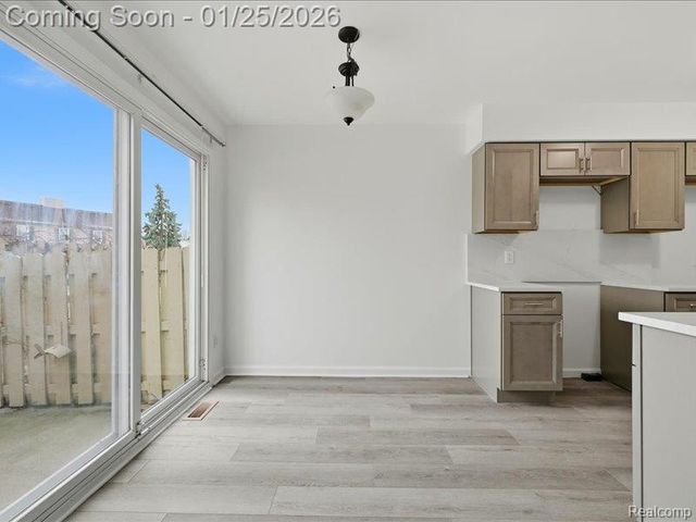 15913 N Franklin Drive, Clinton Charter Township, MI 48038