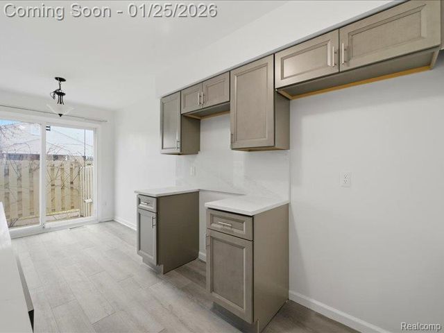 15913 N Franklin Drive, Clinton Charter Township, MI 48038