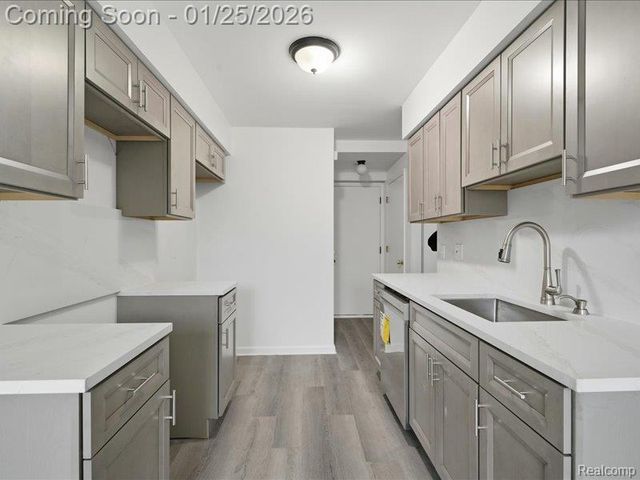 15913 N Franklin Drive, Clinton Charter Township, MI 48038