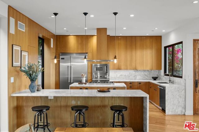 8241 Lincoln Terrace, Los Angeles, CA 90069