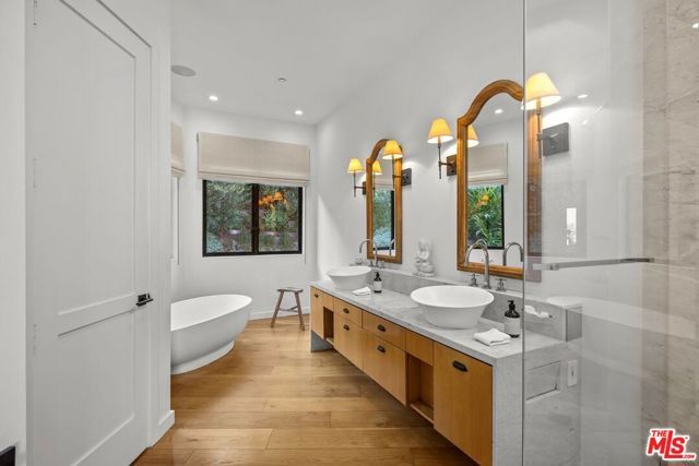 8241 Lincoln Terrace, Los Angeles, CA 90069