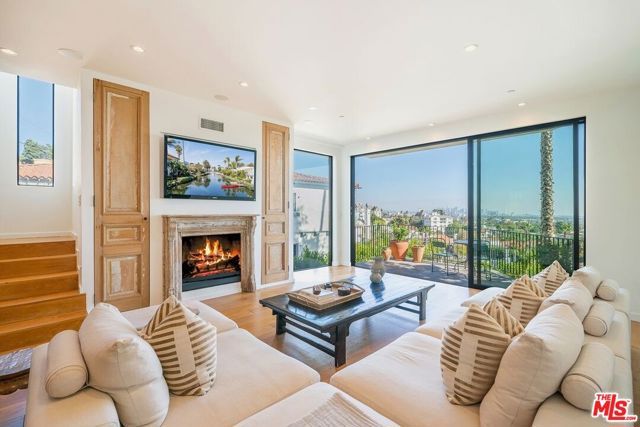 8241 Lincoln Terrace, Los Angeles, CA 90069