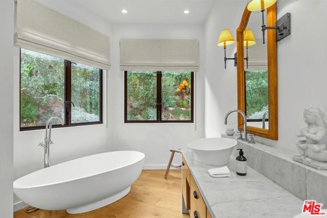 8241 Lincoln Terrace, Los Angeles, CA 90069