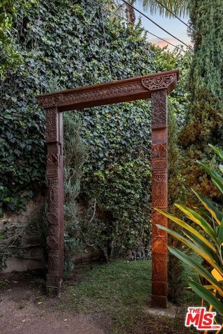 8241 Lincoln Terrace, Los Angeles, CA 90069