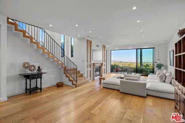 8241 Lincoln Terrace, Los Angeles, CA 90069