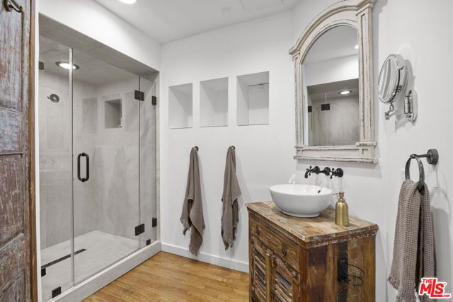8241 Lincoln Terrace, Los Angeles, CA 90069